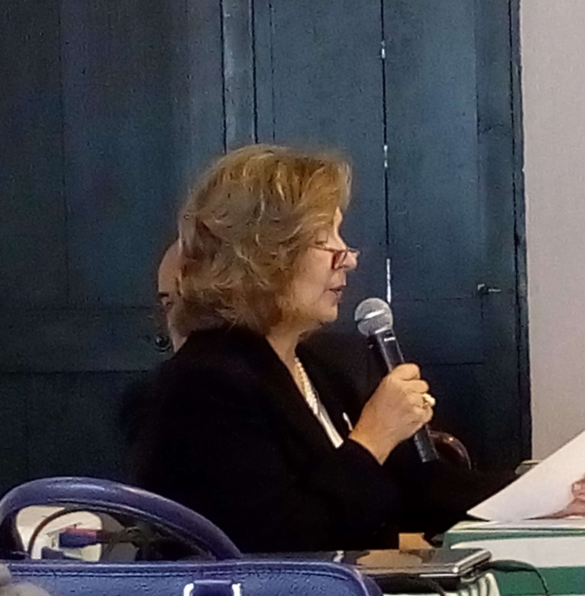 Conferencista María Victoria Uribe de De Guzmán.  